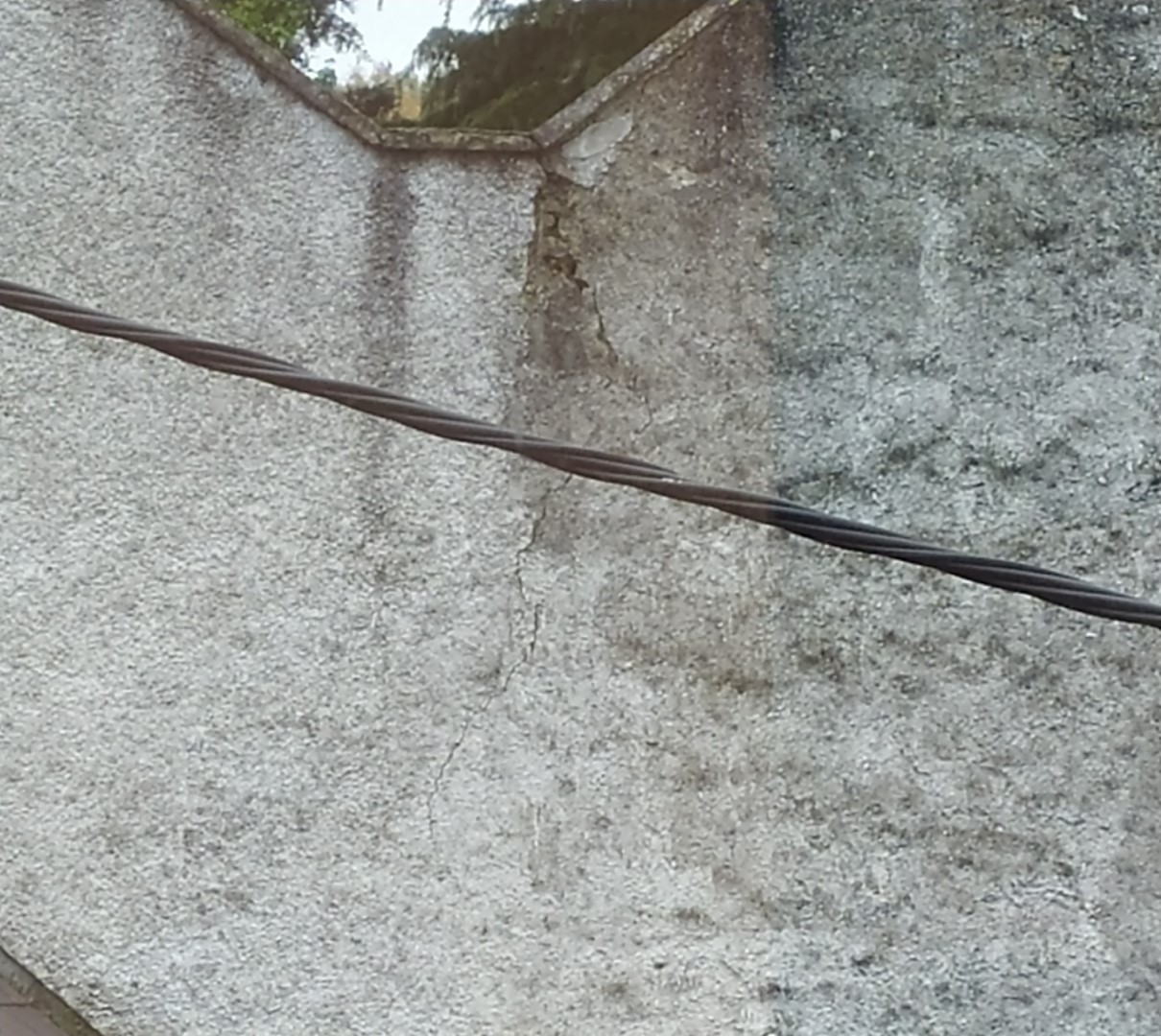 East_side_outside_crack_20221113%20%28Large%29